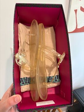 Tory Buch Mini Miller Thong Sandal in Clear and White Size 9